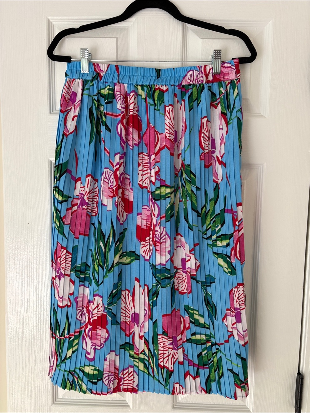 Women’s Sz M: Blue Floral Pleated Skirt